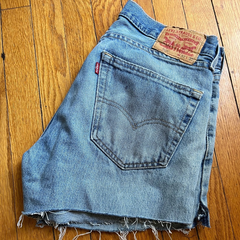505 Levi cutoff jean shorts. rips near the pocket. distressing on bottom.